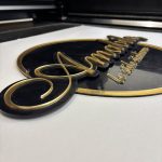 Табела за фризьорски салон от плексиглас, исработване на фирмена табела с лого за офис сграда - Image 5